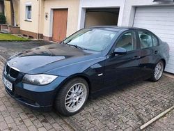 Blau Gebraucht 2006 BMW 320 Limousine | 2.250 € (Superpreis)