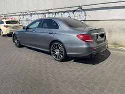 Grau Gebraucht 2018 Mercedes E300 AMG line Limousine | 33.499 € (Fairer Preis)