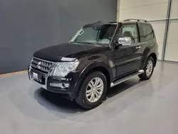 Schwarz Gebraucht 2015 Mitsubishi Pajero Top SUV | 33.950 € (Etwas zu teuer)