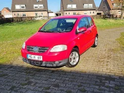 Rot Gebraucht 2009 VW Fox Refresh Kleinwagen | 1.790 € (Fairer Preis)