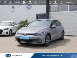 Mondsteingrau Gebraucht 2023 VW Golf VIII Active Limousine | 25.980 € (Fairer Preis)