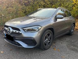 Grau Gebraucht 2020 Mercedes GLA200 AMG SUV | 31.999 € (Fairer Preis)