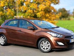 Braun Gebraucht 2015 Hyundai i30 Edition Limousine | 7.999 € (Guter Preis)