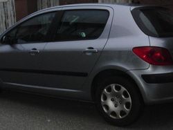 Grau metallic Gebraucht 2003 Peugeot 307 Kleinwagen | 2.500 €
