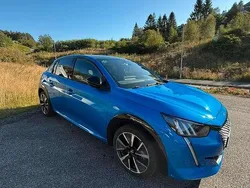Blau Gebraucht 2020 Peugeot e-208 GT Kleinwagen | 14.400 € (Fairer Preis)