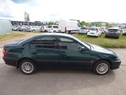 Grün Gebraucht 2002 Toyota Avensis Limousine | 2.900 € (Fairer Preis)