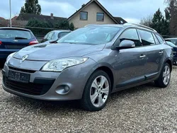 Grau Gebraucht 2011 Renault Mégane III Dynamique Limousine | 5.890 € (Etwas zu teuer)