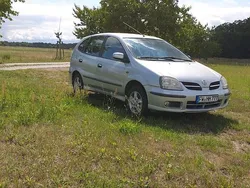 Silber Gebraucht 2005 Nissan Almera Tino Van / Kleinbus | 2.200 € (Teuer)