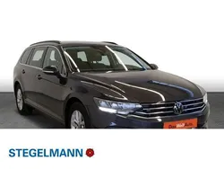 Grau Gebraucht 2022 VW Passat Business Kombi | 24.590 € (Fairer Preis)