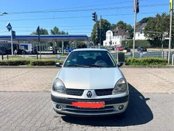 Grau Gebraucht 2002 Renault Clio II Kleinwagen | 1.000 €