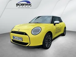 Gelb Gebraucht 2024 Mini Cooper SE Classic Kleinwagen | 32.500 €