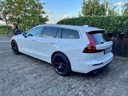 Weiß Gebraucht 2019 Volvo V60 Momentum Kombi | 28.000 € (Etwas zu teuer)
