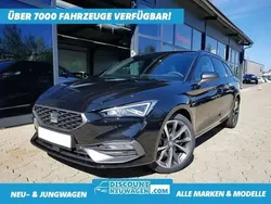 Midnightblack (0e0e) Gebraucht 2023 Seat Leon ST FR Kombi | 38.290 €