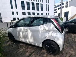 Weiß Gebraucht 2018 Toyota Aygo Kleinwagen | 6.550 € (Fairer Preis)