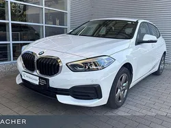 Alpinweiß uni Gebraucht 2024 BMW 118 Advantage Kleinwagen | 20.990 € (Fairer Preis)