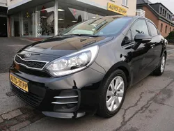 Auroraschwarz (metallic) Gebraucht 2016 Kia Rio DREAM-TEAM Edition Limousine | 10.500 € (Etwas zu teuer)
