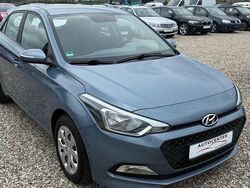 Blau Gebraucht 2017 Hyundai i20 Classic Limousine | 7.400 € (Fairer Preis)