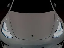 Weiß Gebraucht 2021 Tesla Model 3 Standard Range Plus Limousine | 22.000 € (Fairer Preis)