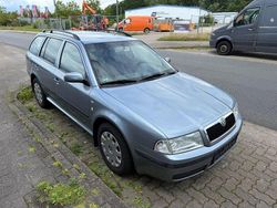 Grau Gebraucht 2003 Skoda Octavia Family Kombi | 2.550 € (Teuer)