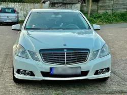 Weiß Gebraucht 2009 Mercedes E200 Limousine | 7.799 €