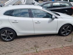 Weiß Gebraucht 2014 Volvo V40 R-Design Limousine | 9.300 € (Fairer Preis)