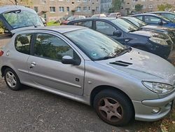 Silber Gebraucht 2008 Peugeot 206 Kleinwagen | 250 €