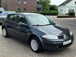 Grau Gebraucht 2004 Renault Mégane II Limousine | 2.199 € (Etwas zu teuer)