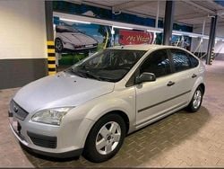 Grau Gebraucht 2005 Ford Focus Limousine | 2.900 € (Etwas zu teuer)