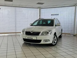Bila candy/candyweiss Gebraucht 2013 Skoda Octavia Best of Kombi | 7.990 € (Guter Preis)