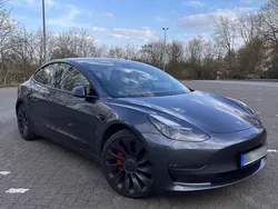 Grau Gebraucht 2021 Tesla Model 3 Limousine | 30.700 € (Fairer Preis)
