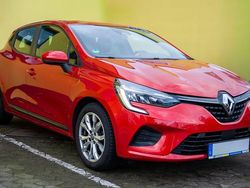 Rot Gebraucht 2022 Renault Clio V Zen Limousine | 11.490 € (Guter Preis)