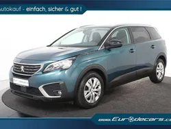 Grün Gebraucht 2019 Peugeot 5008 Active Van / Kleinbus | 17.300 € (Guter Preis)
