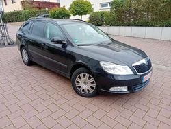Schwarz Gebraucht 2012 Skoda Octavia Kombi | 4.600 € (Superpreis)