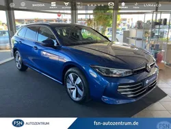 Blau Gebraucht 2024 VW Passat Elegance Kombi | 40.890 € (Teuer)