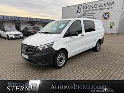 Weiß Gebraucht 2023 Mercedes Vito Van / Kleinbus | 32.011 € (Teuer)