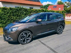 Braun Gebraucht 2017 Renault Grand Scénic IV Bose Edition Van / Kleinbus | 13.790 € (Fairer Preis)