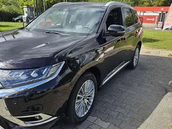 Schwarz Gebraucht 2019 Mitsubishi Outlander P-HEV Top SUV | 23.999 € (Guter Preis)
