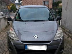 Silber Gebraucht 2012 Renault Clio IV Kleinwagen | 3.199 €
