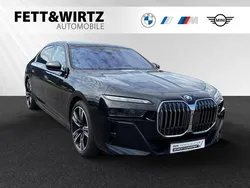 Saphirschwarz metallic Gebraucht 2023 BMW 750e M Sport Limousine | 92.900 € (Etwas zu teuer)