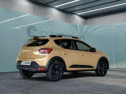 Beige Neu 2024 Dacia Sandero Expression Kleinwagen | 18.270 € (Etwas zu teuer)