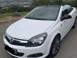Weiß Gebraucht 2010 Opel Astra Cabriolet Edition Cabrio | 3.999 € (Etwas zu teuer)