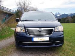 Blau Gebraucht 2012 Lancia Voyager Van / Kleinbus | 7.269 € (Superpreis)