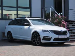 Weiß Gebraucht 2020 Skoda Octavia Ambiente Limousine | 25.900 € (Guter Preis)