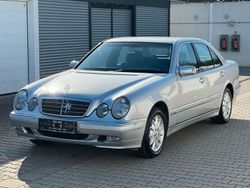 Silber Gebraucht 2000 Mercedes E220 Elegance Limousine | 7.500 € (Etwas zu teuer)