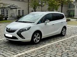 Weiß Gebraucht 2013 Opel Zafira Tourer Van / Kleinbus | 6.900 € (Teuer)
