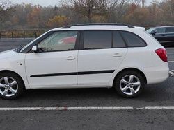 Weiß Gebraucht 2010 Skoda Fabia Elegance Limousine | 2.750 € (Fairer Preis)