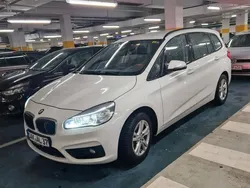 Weiß Gebraucht 2016 BMW 216 Limousine | 14.000 €