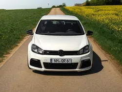 Weiß Gebraucht 2012 VW Golf VI R Limousine | 18.000 €