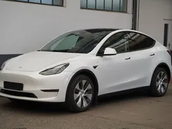 Weiß Gebraucht 2024 Tesla Model Y Standard Range SUV | 34.350 € (Superpreis)
