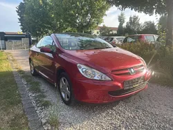 Rot Gebraucht 2005 Peugeot 307 CC Tendance Cabrio | 3.850 € (Etwas zu teuer)